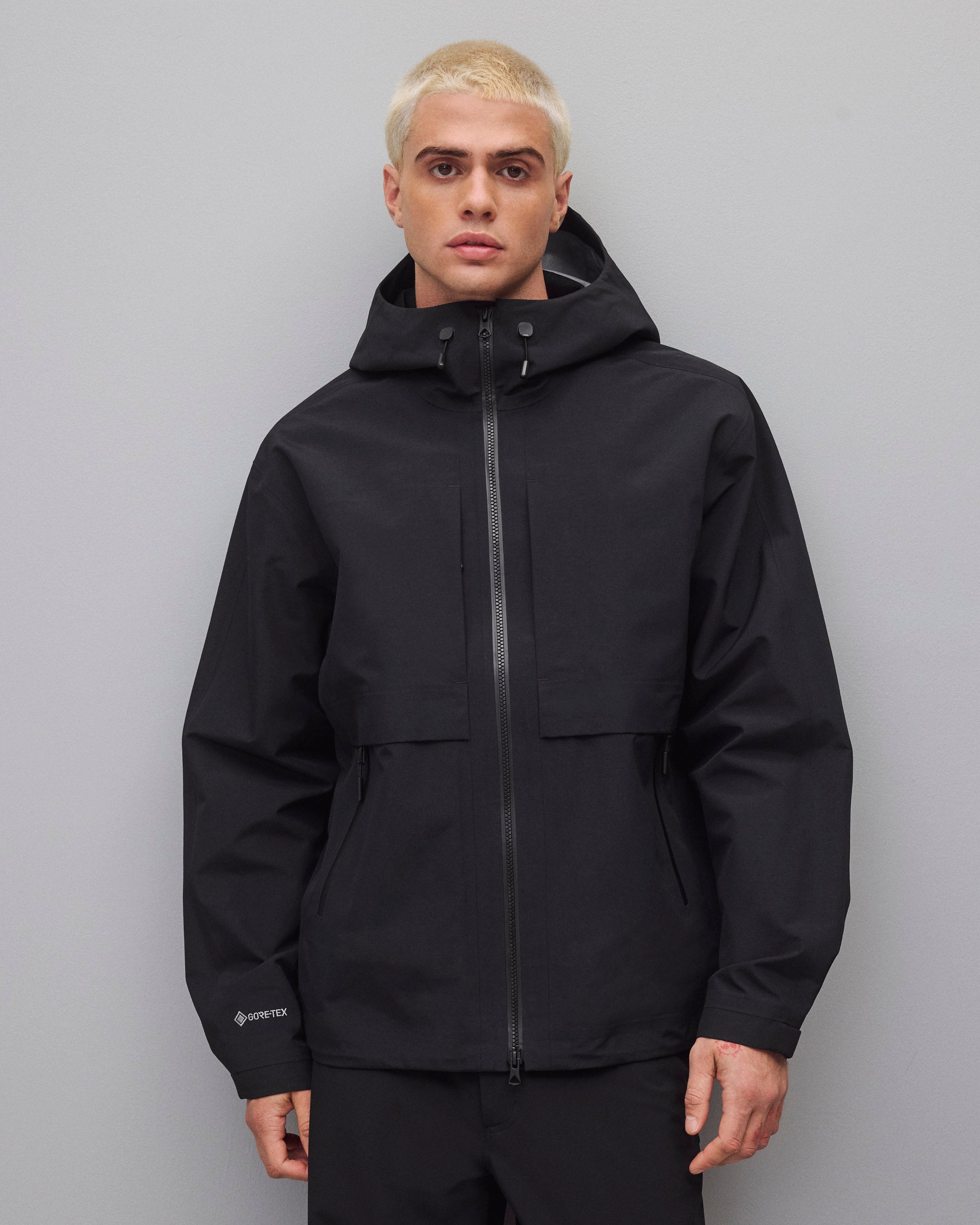 FW25_RC-4307_BLACK_JACKET_on_1